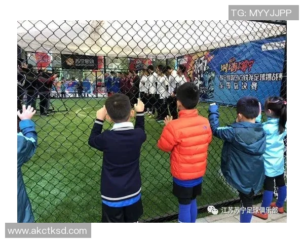 用泡泡泥打造梦想中的足球明星形象与创意玩法